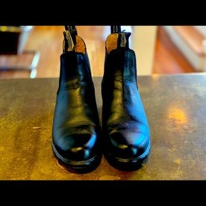 Blundstone ankle boots — like new!